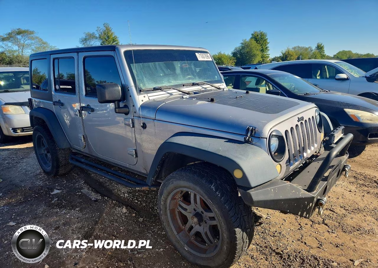 2013 Jeep Wrangler Unlimited Sport VIN:1C4BJWDG3DL643317 - 4