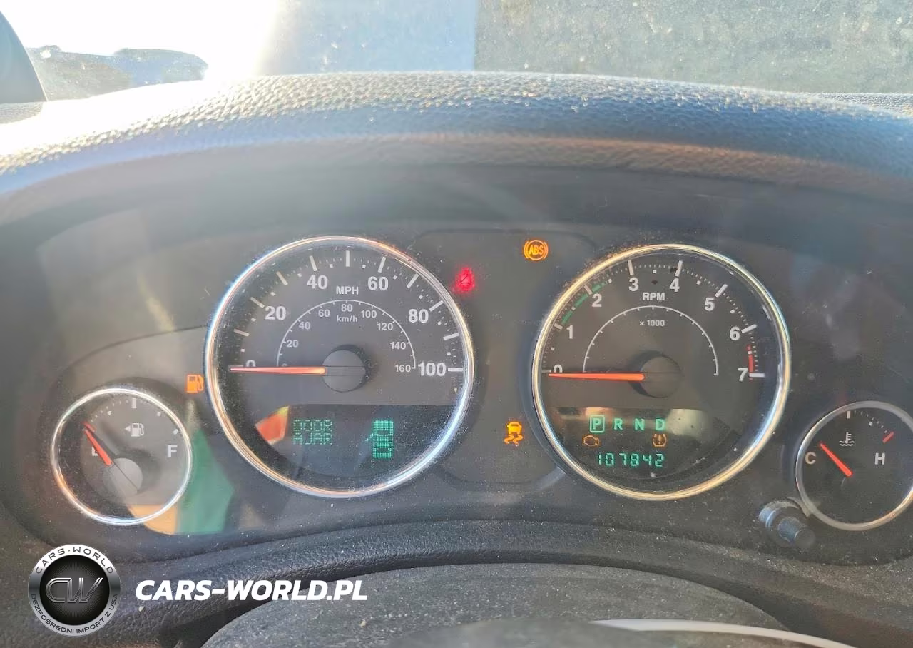 2013 Jeep Wrangler Unlimited Sport VIN:1C4BJWDG3DL643317 - 9