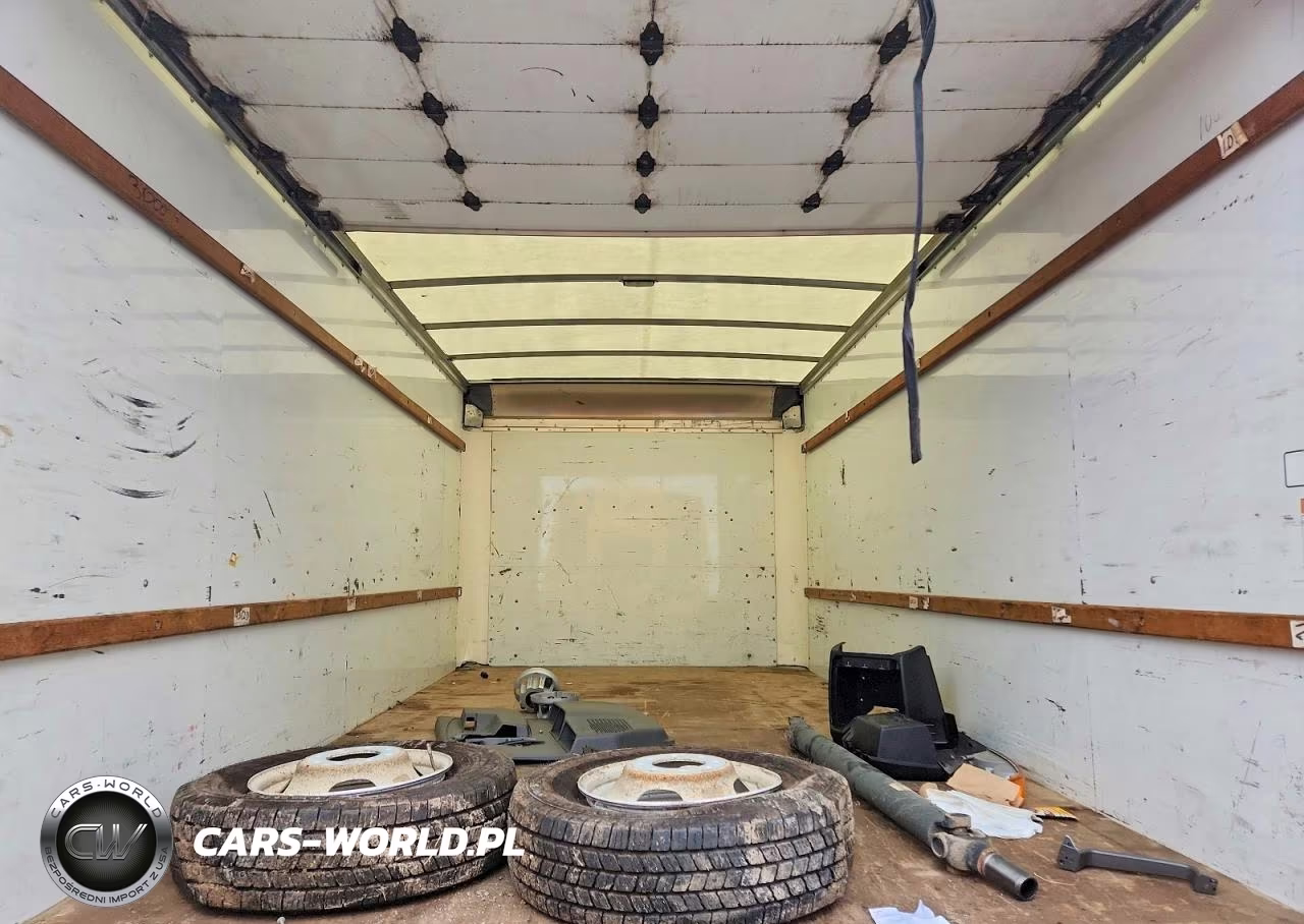 2023 GMC Savana Box Truck VIN:7GZ37TC77PN008261 - 10