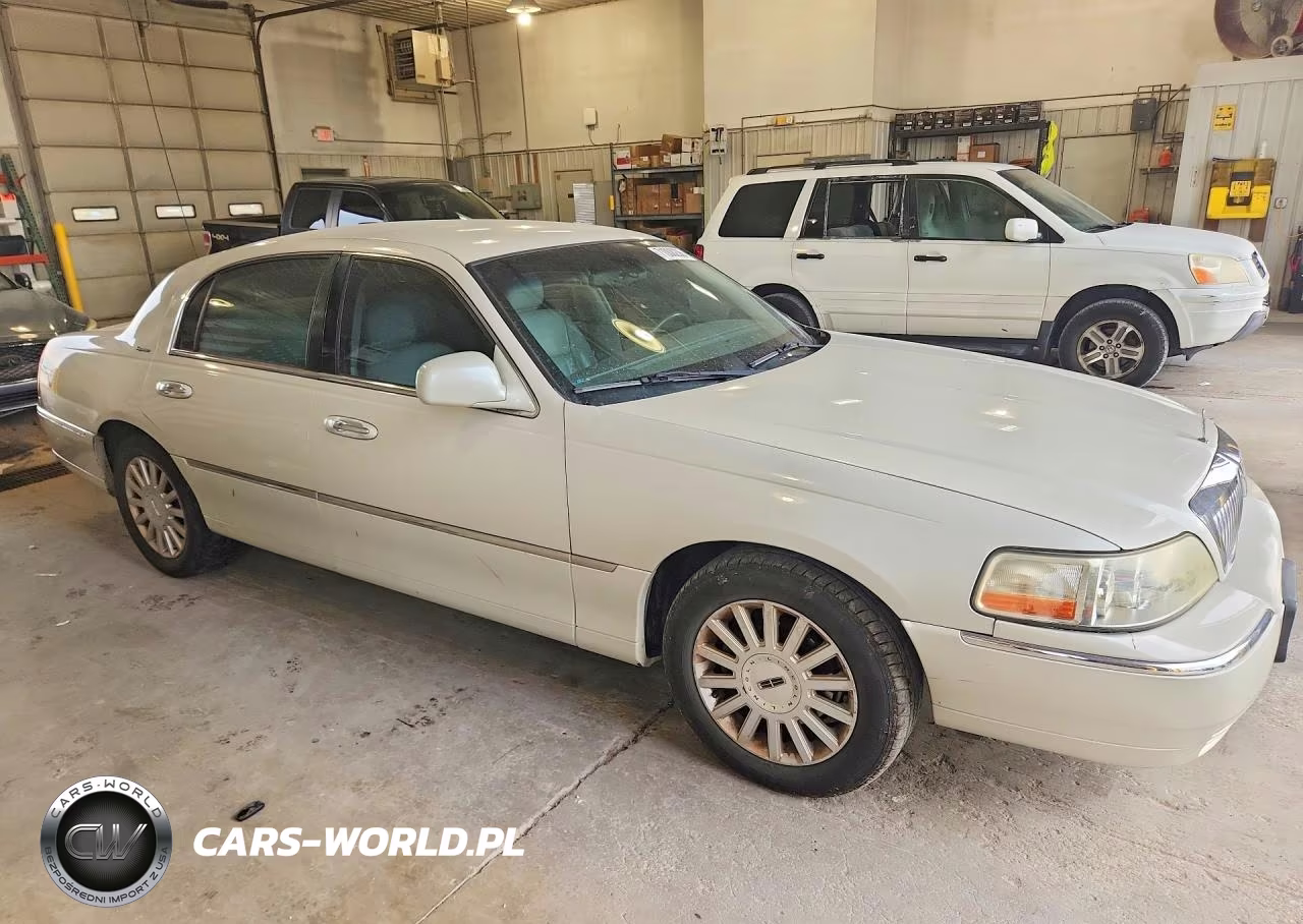 2005 Lincoln Town Car Signature VIN:1LNHM81W65Y617707 - 4