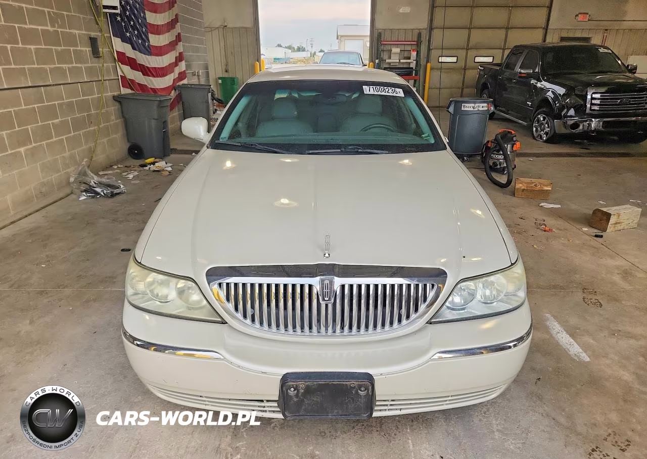 2005 Lincoln Town Car Signature VIN:1LNHM81W65Y617707 - 5