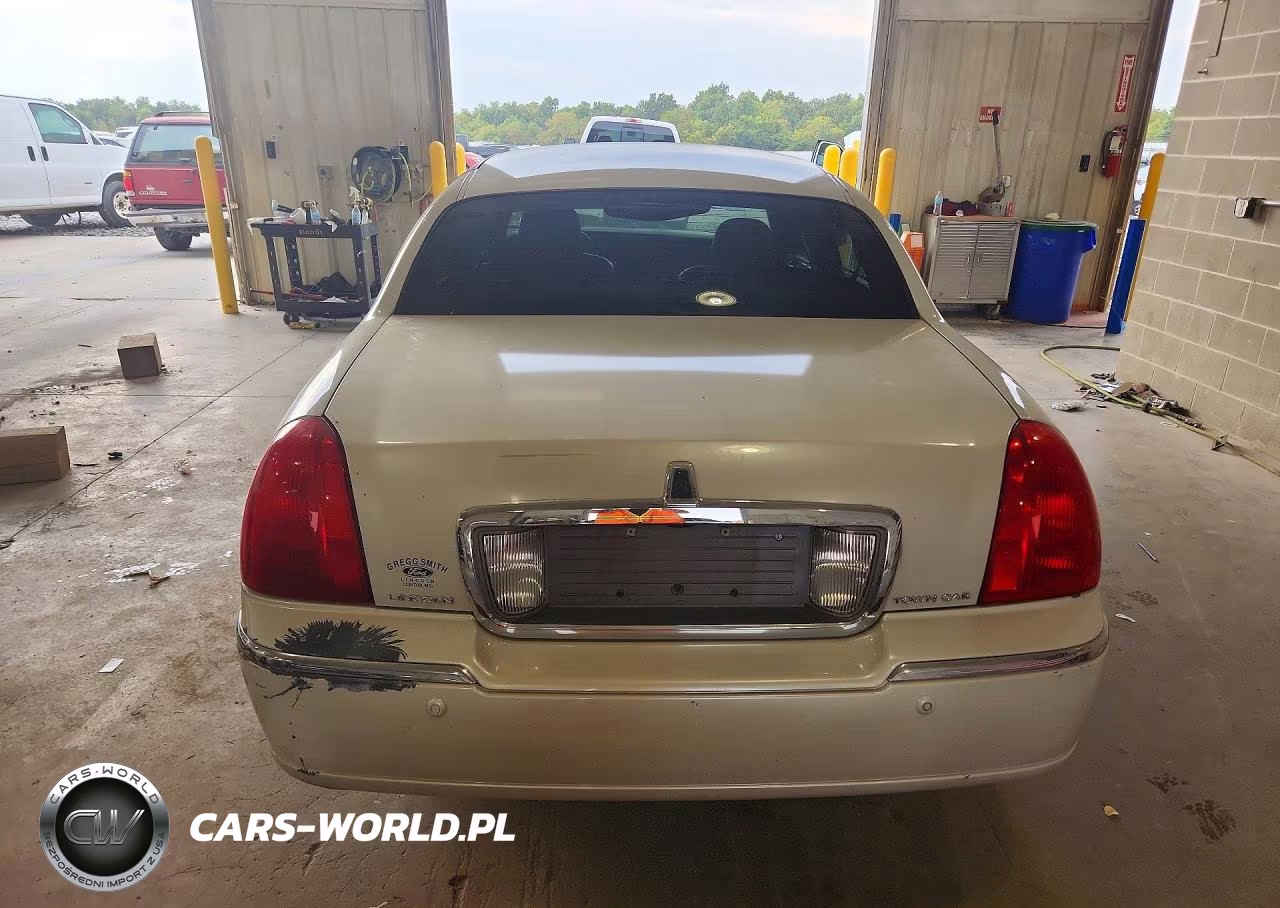 2005 Lincoln Town Car Signature VIN:1LNHM81W65Y617707 - 6