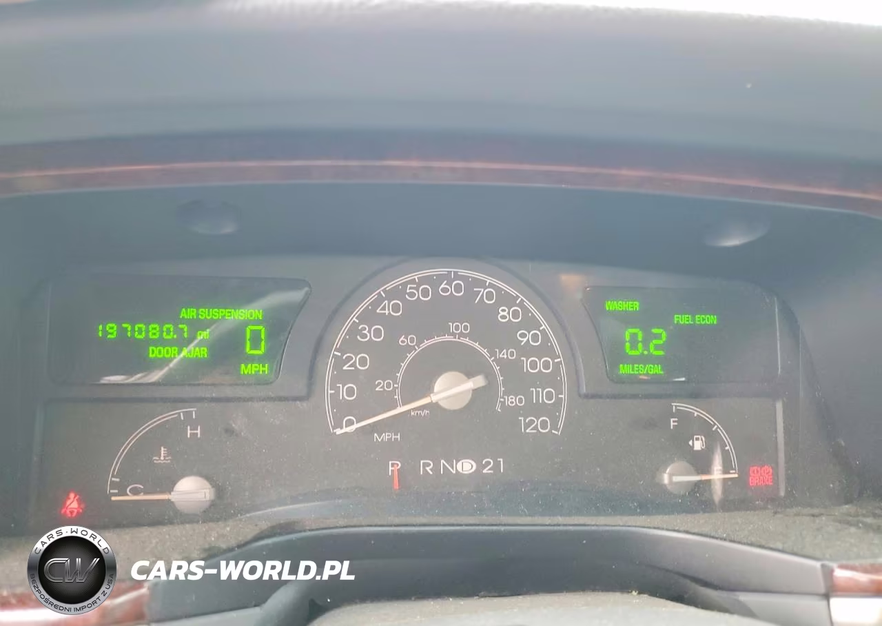 2005 Lincoln Town Car Signature VIN:1LNHM81W65Y617707 - 9