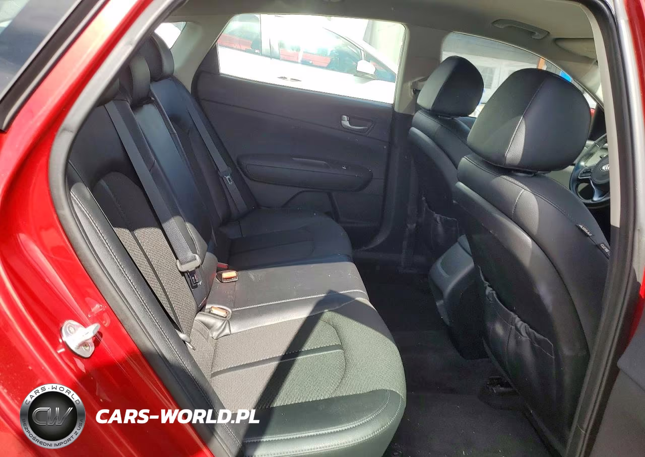 2018 Kia Optima S VIN:5XXGT4L33JG220638 - 10