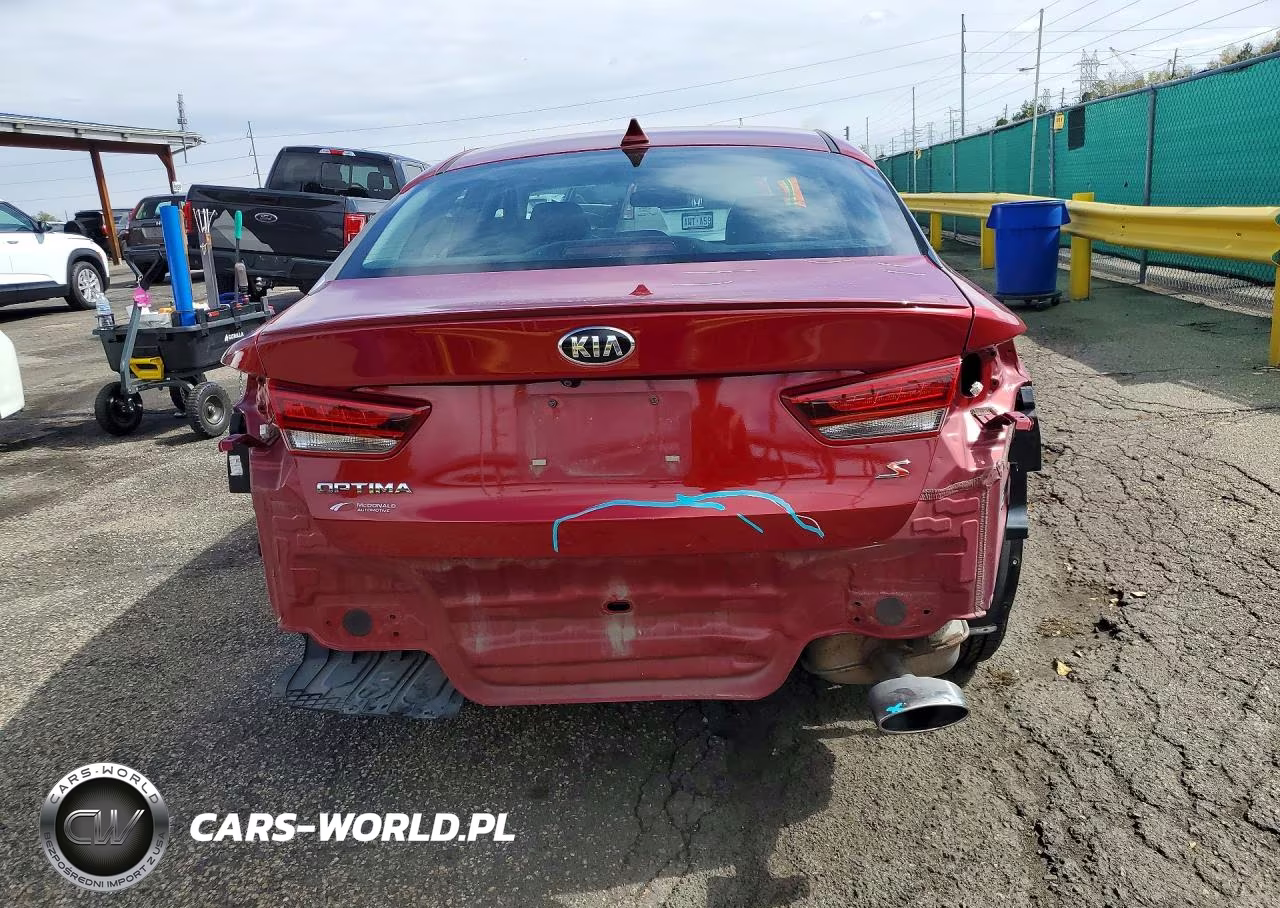 2018 Kia Optima S VIN:5XXGT4L33JG220638 - 6