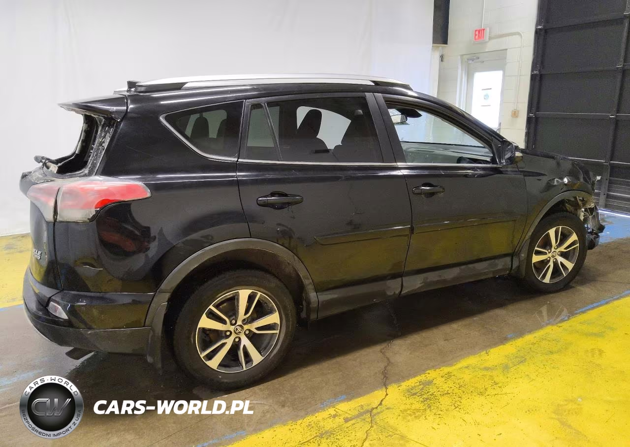 2018 Toyota Rav4 Xle VIN:2T3RFREV6JW713495 - 3
