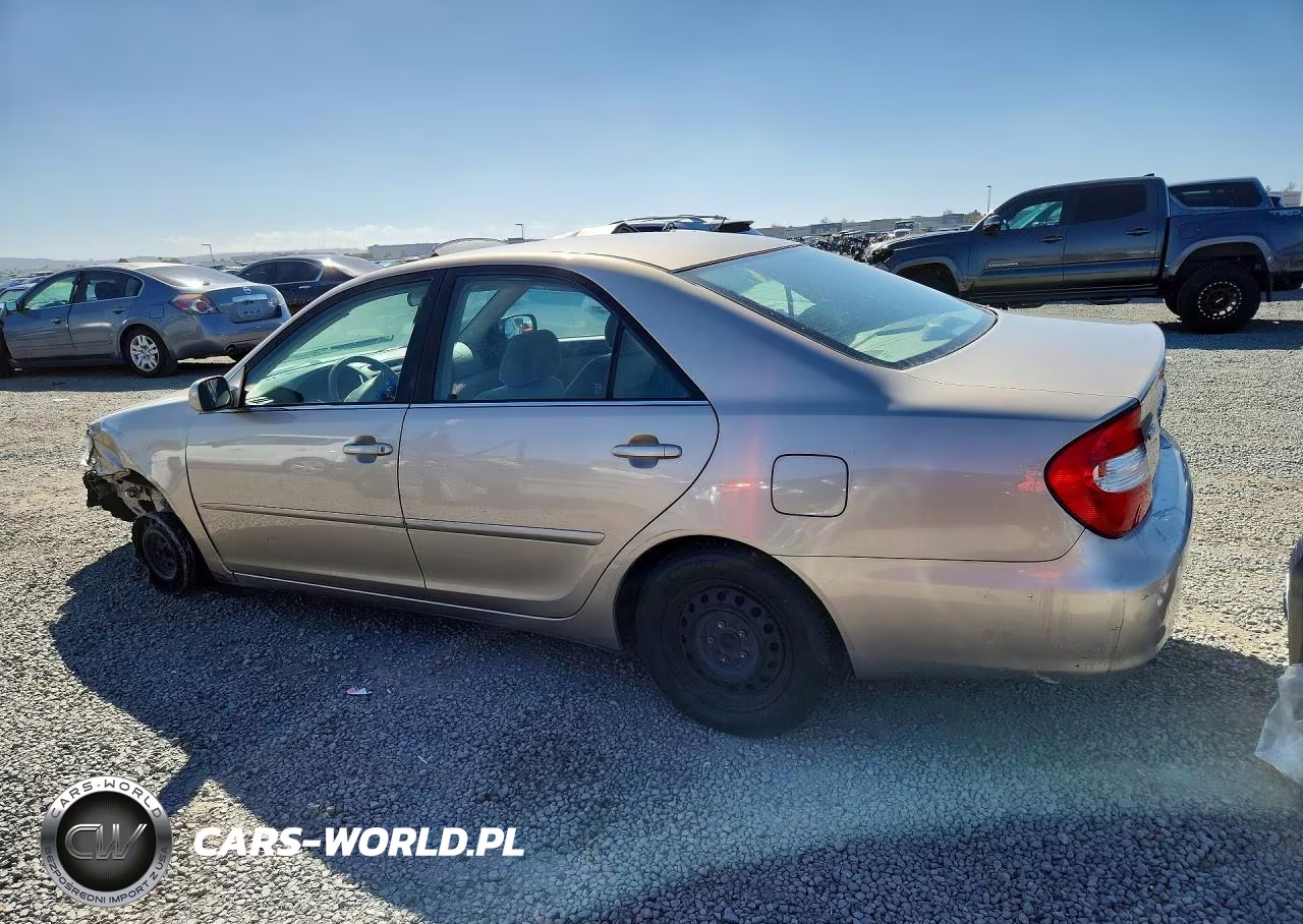 2003 Toyota Camry Le VIN:JTDBE32K430142849 - 3