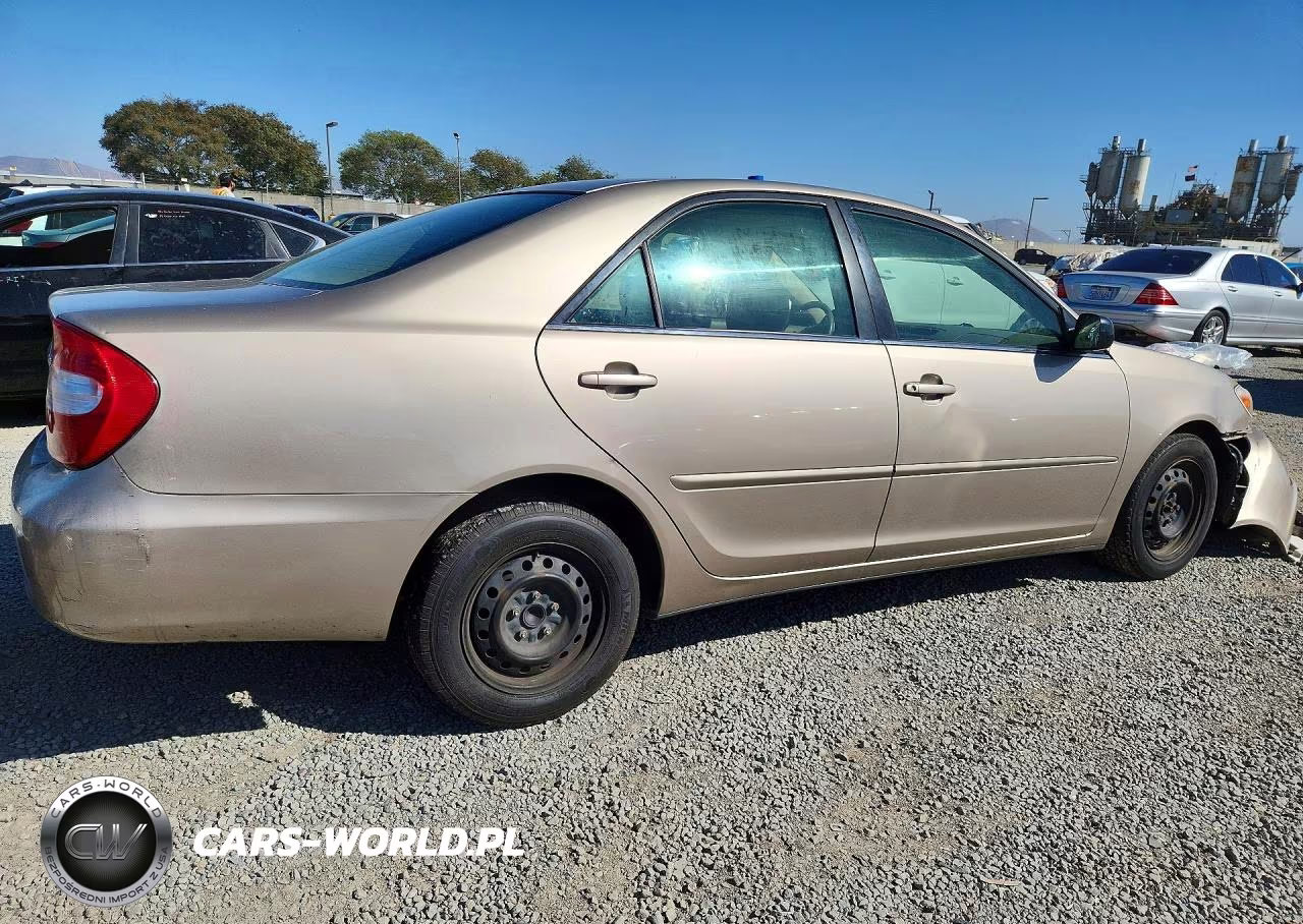 2003 Toyota Camry Le VIN:JTDBE32K430142849 - 4
