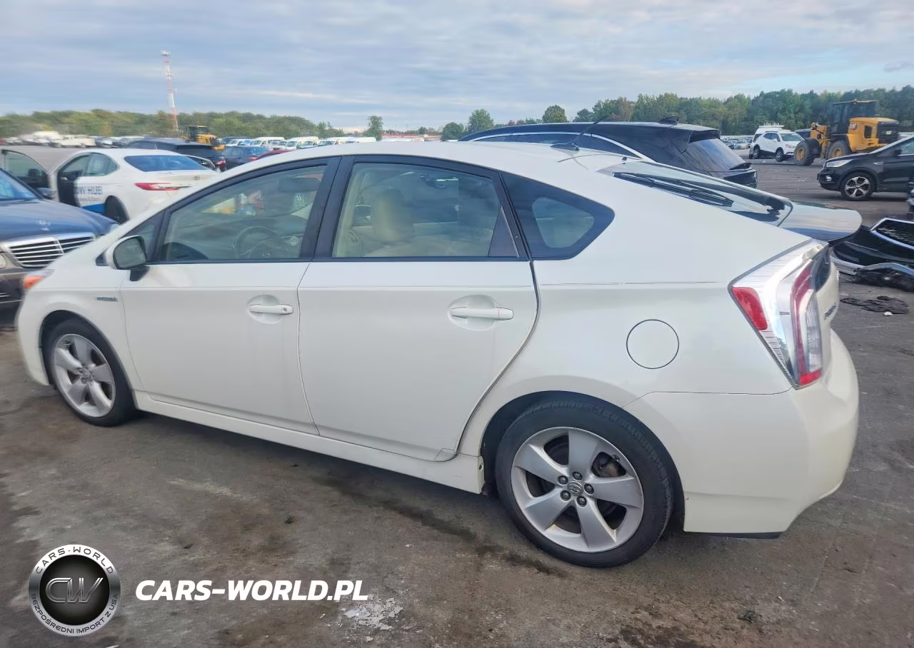 2015 Toyota Prius Five VIN:JTDKN3DUXF0402996 - 2