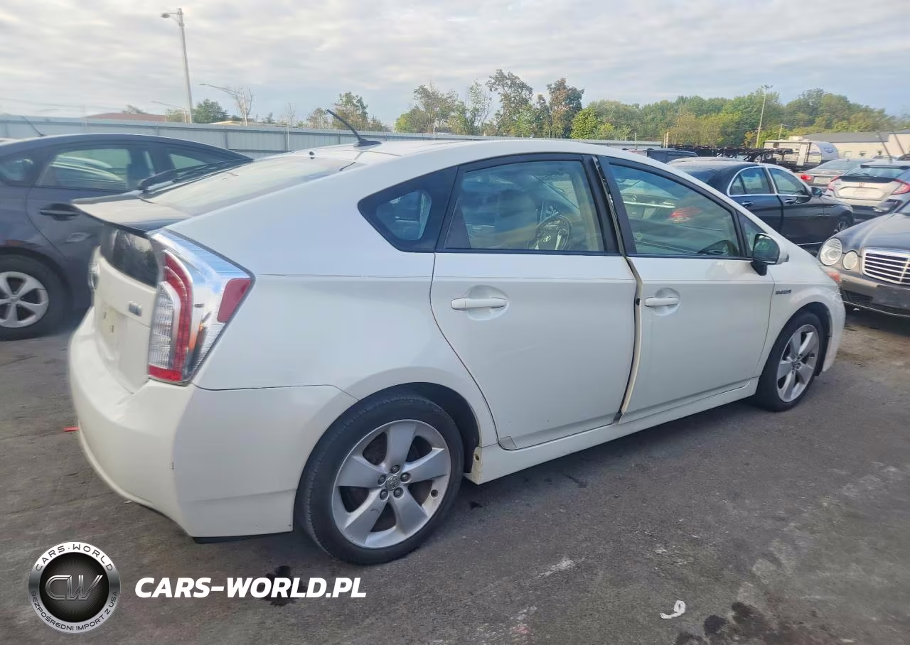 2015 Toyota Prius Five VIN:JTDKN3DUXF0402996 - 3