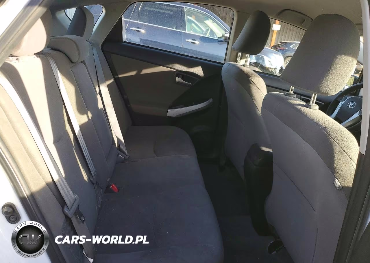 2013 Toyota Prius Two VIN:JTDKN3DU1D5583860 - 10