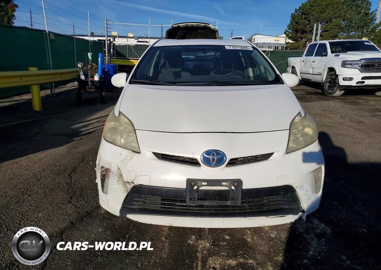 2013 Toyota Prius Two VIN:JTDKN3DU1D5583860 - 5