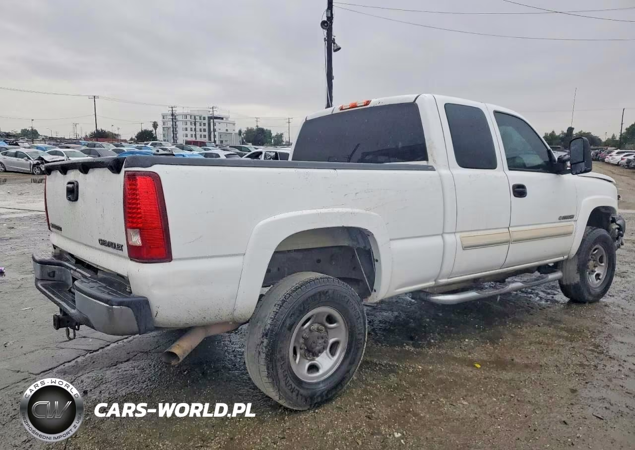 2004 Chevrolet Silverado K2500 Heavy Duty VIN:1GCHK29U24E375136 - 3