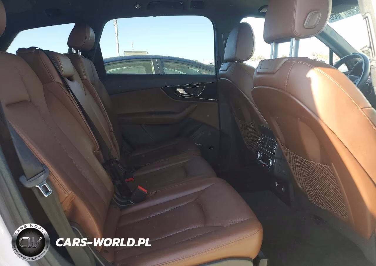 2018 Audi Q7 Premium Plus VIN:WA1LAAF78JD046068 - 11