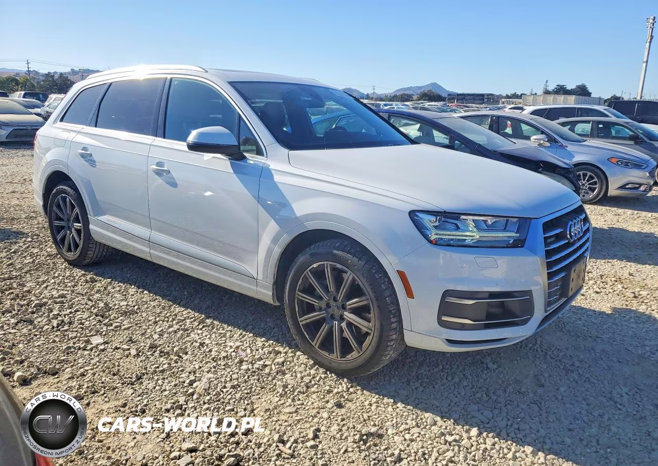 2018 Audi Q7 Premium Plus VIN:WA1LAAF78JD046068 - 4