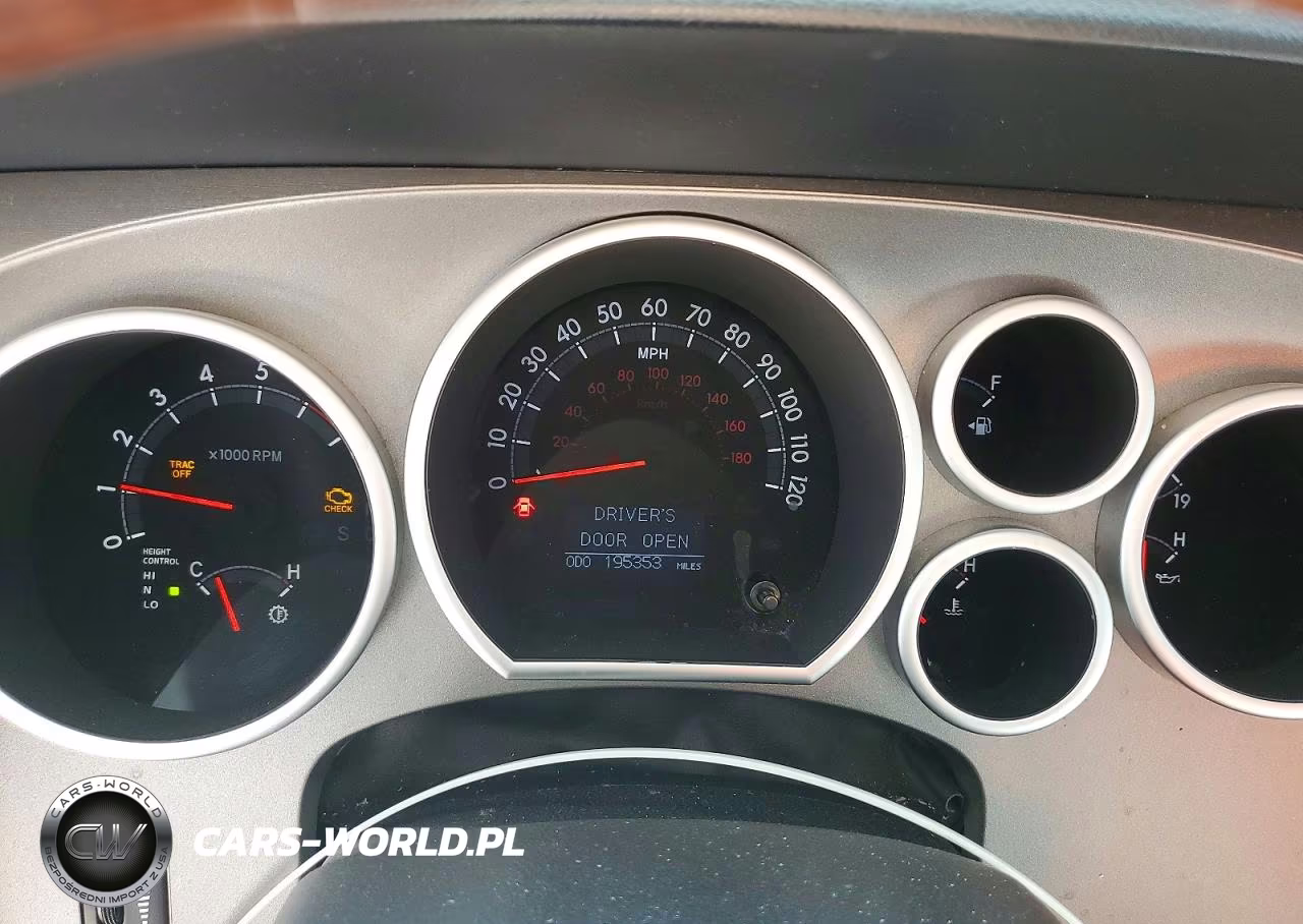 2017 Toyota Sequoia Platinum VIN:5TDDY5G11HS154649 - 9