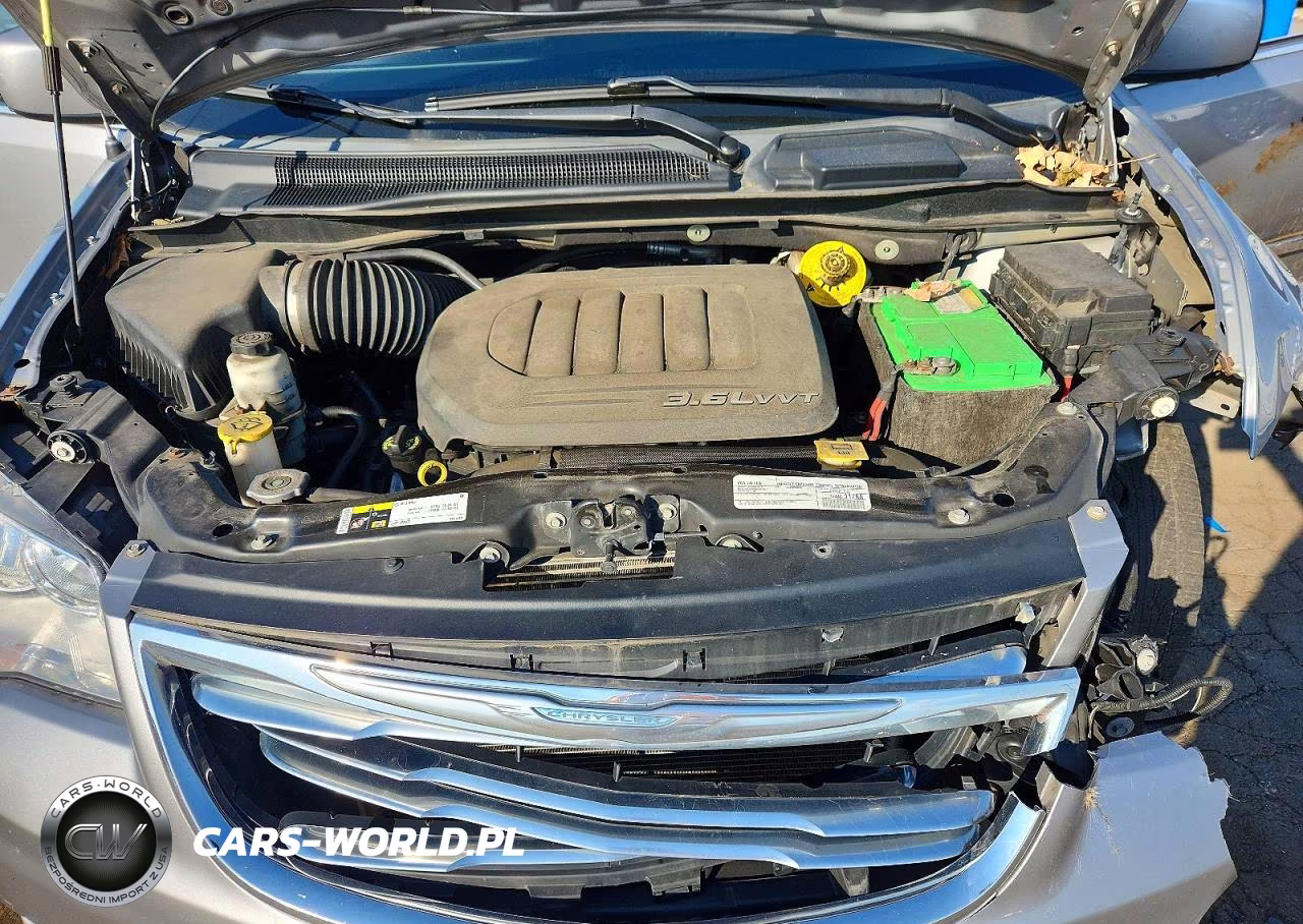2015 Chrysler Town & Country Touring VIN:2C4RC1BG7FR740268 - 12