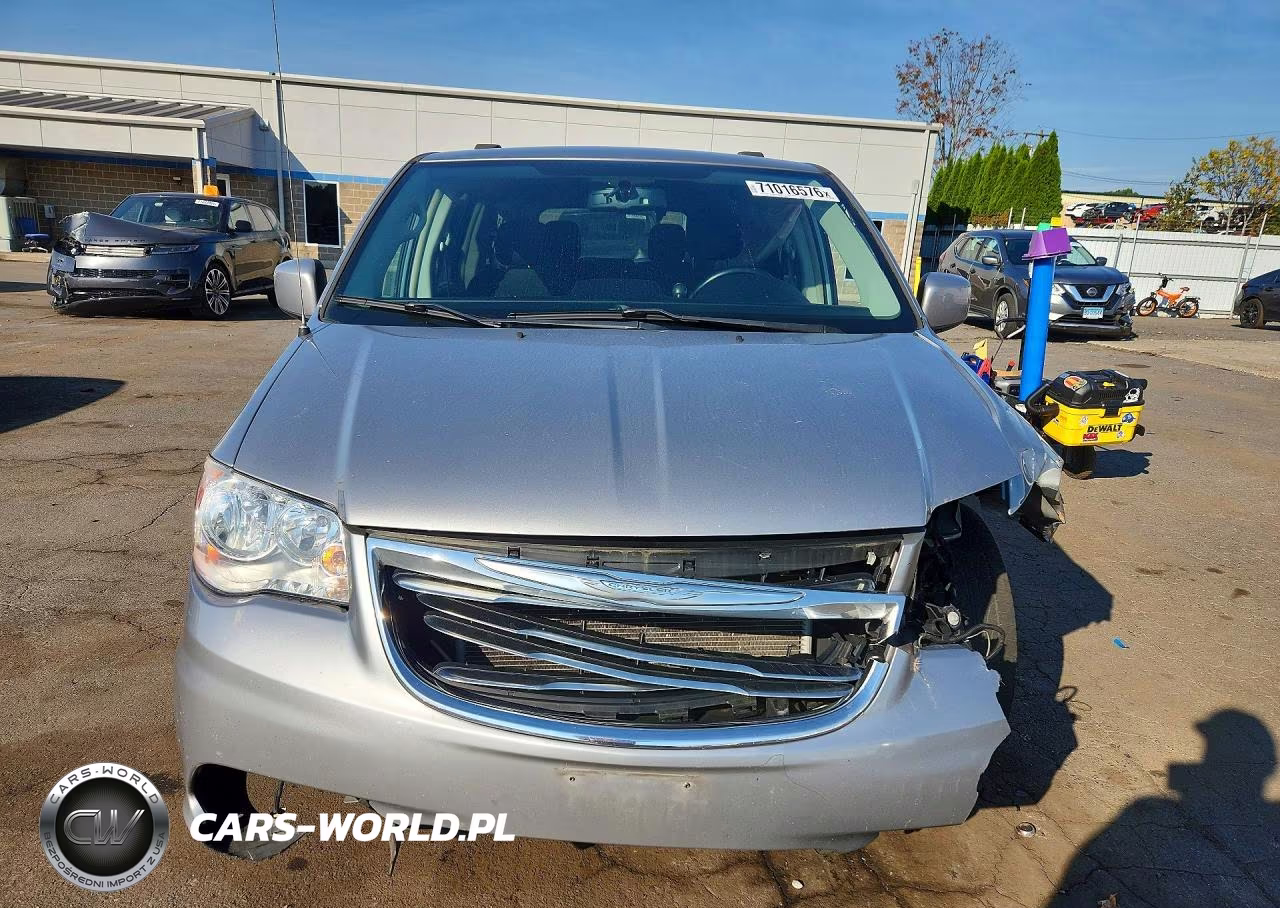 2015 Chrysler Town & Country Touring VIN:2C4RC1BG7FR740268 - 5