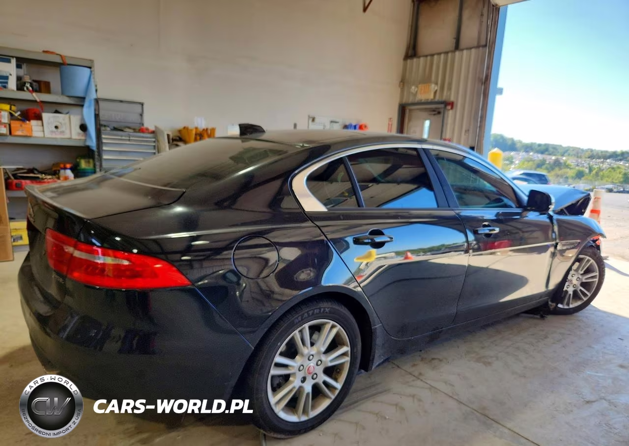 2017 Jaguar Xe Premium VIN:SAJAD4BG5HA965180 - 3