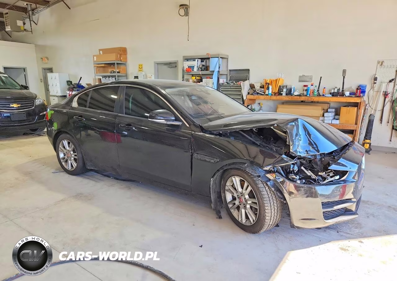 2017 Jaguar Xe Premium VIN:SAJAD4BG5HA965180 - 4