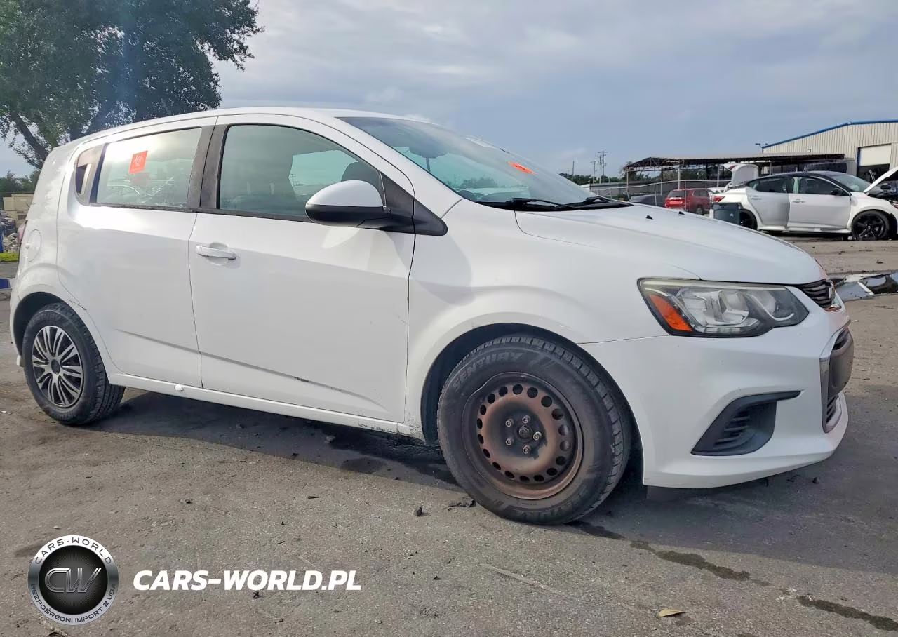 2018 Chevrolet Sonic VIN:1G1JG6SH4J4105388 - 4
