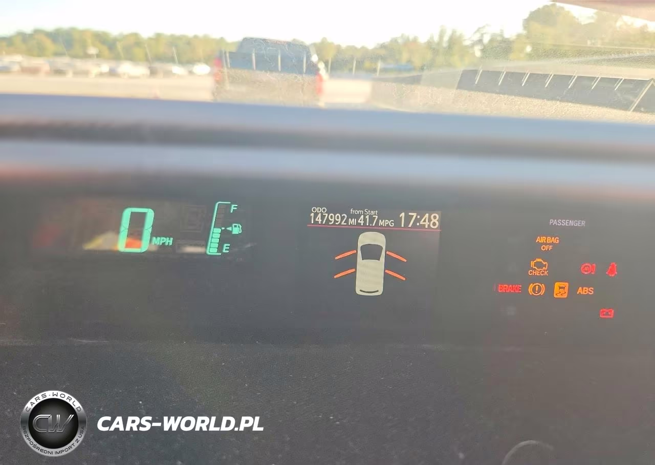 2013 Toyota Prius C One VIN:JTDKDTB30D1541748 - 9