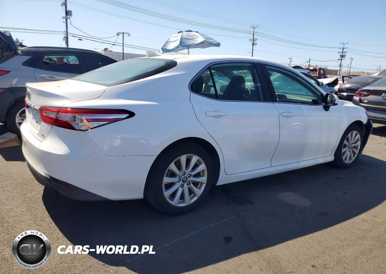 2019 Toyota Camry Le VIN:4T1B11HK7KU737964 - 3