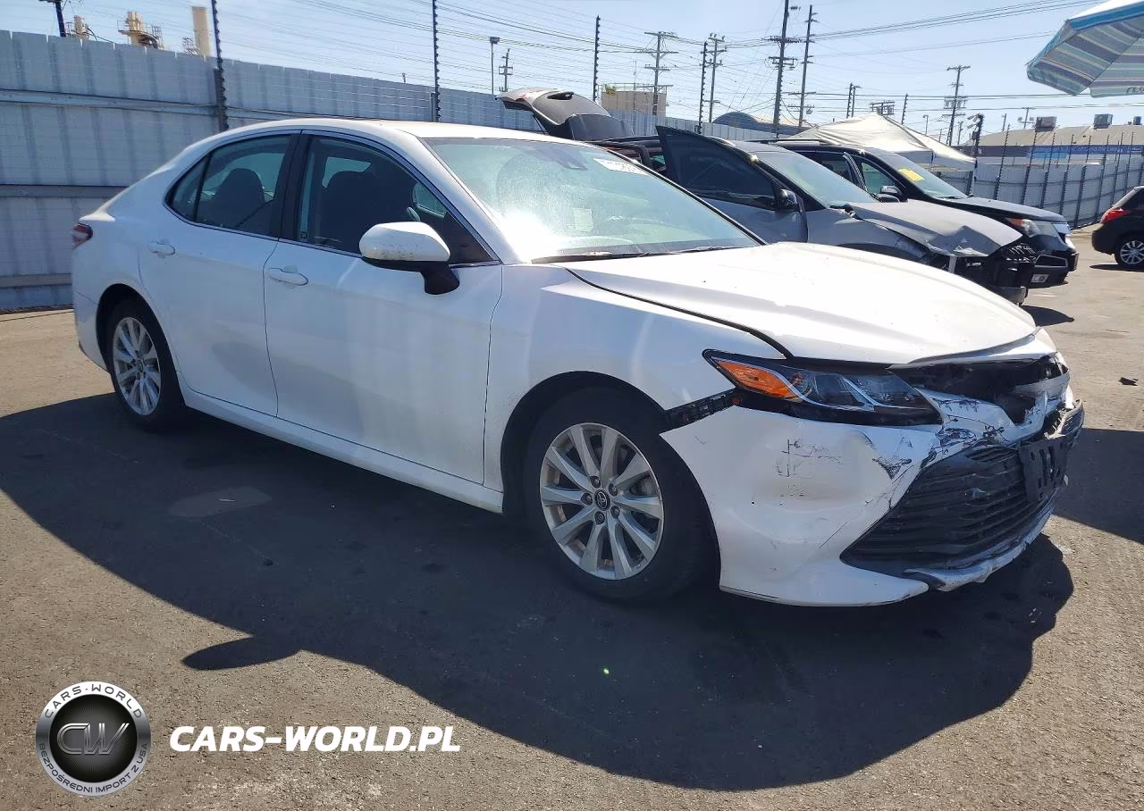 2019 Toyota Camry Le VIN:4T1B11HK7KU737964 - 4
