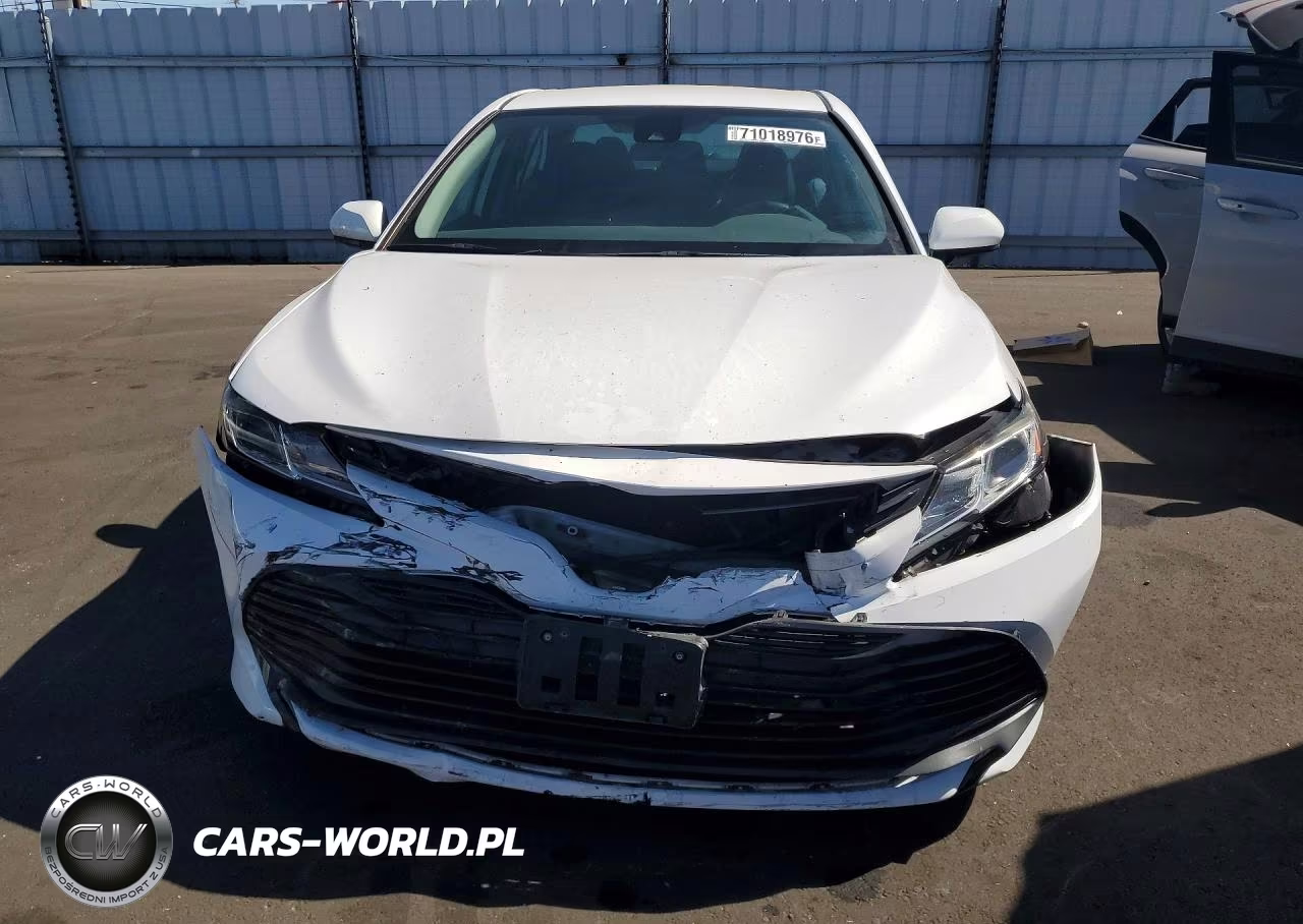 2019 Toyota Camry Le VIN:4T1B11HK7KU737964 - 5