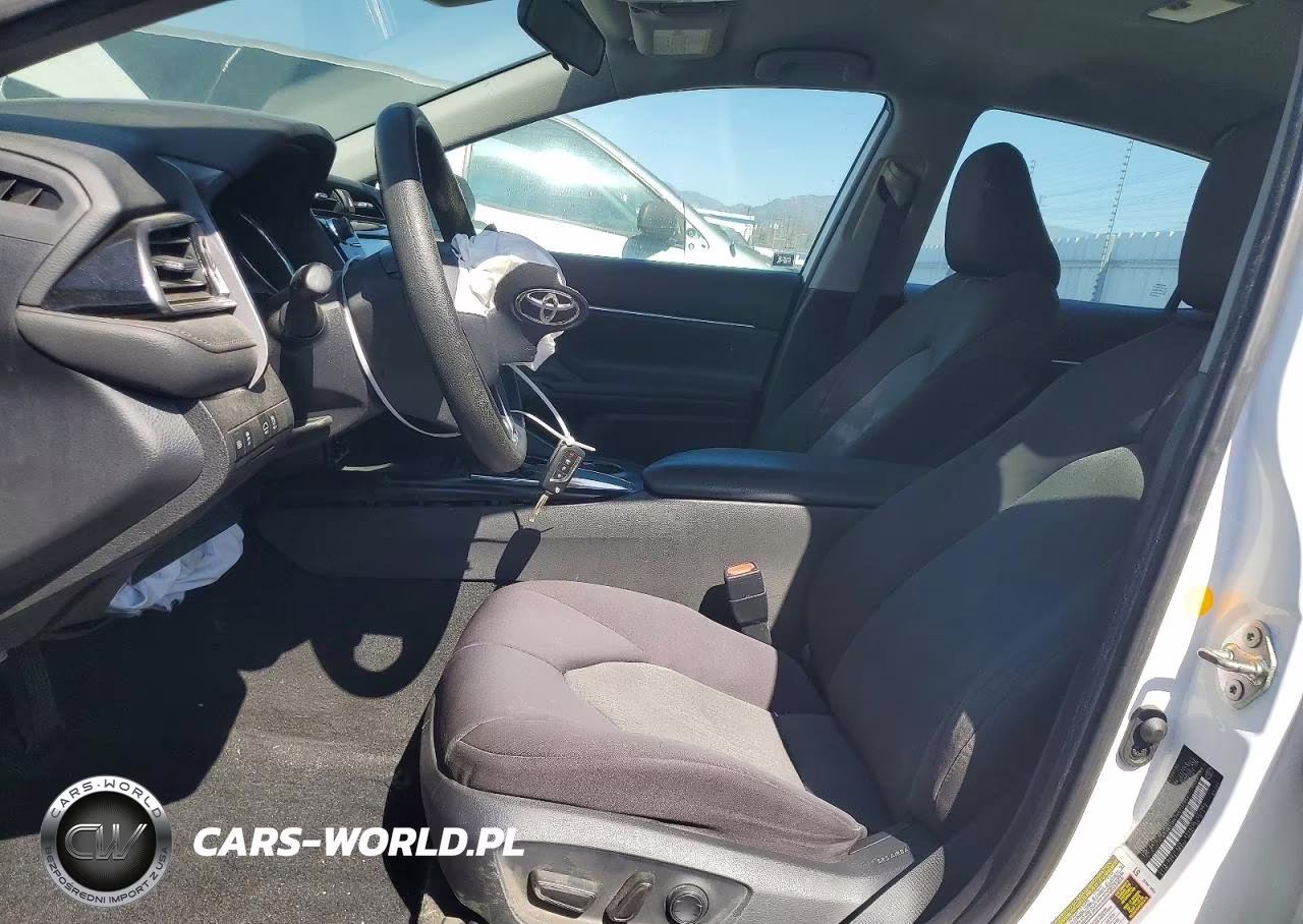 2019 Toyota Camry Le VIN:4T1B11HK7KU737964 - 7