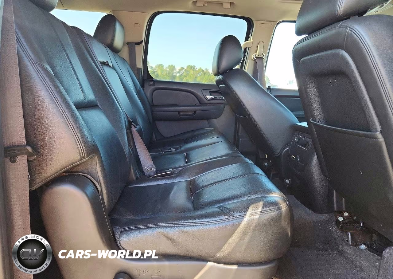 2012 Chevrolet Suburban VIN:1GNSKJE73CR132708 - 11