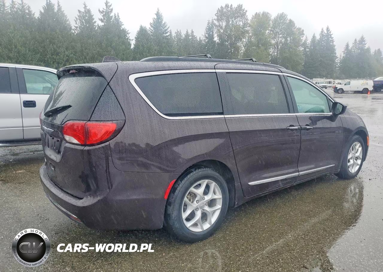 2017 Chrysler Pacifica Touring L VIN:2C4RC1BG3HR809542 - 3