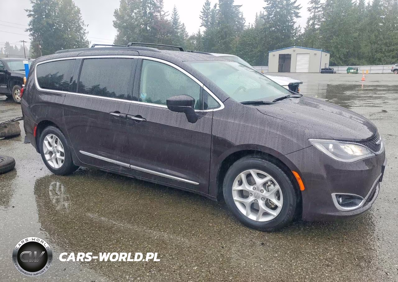 2017 Chrysler Pacifica Touring L VIN:2C4RC1BG3HR809542 - 4