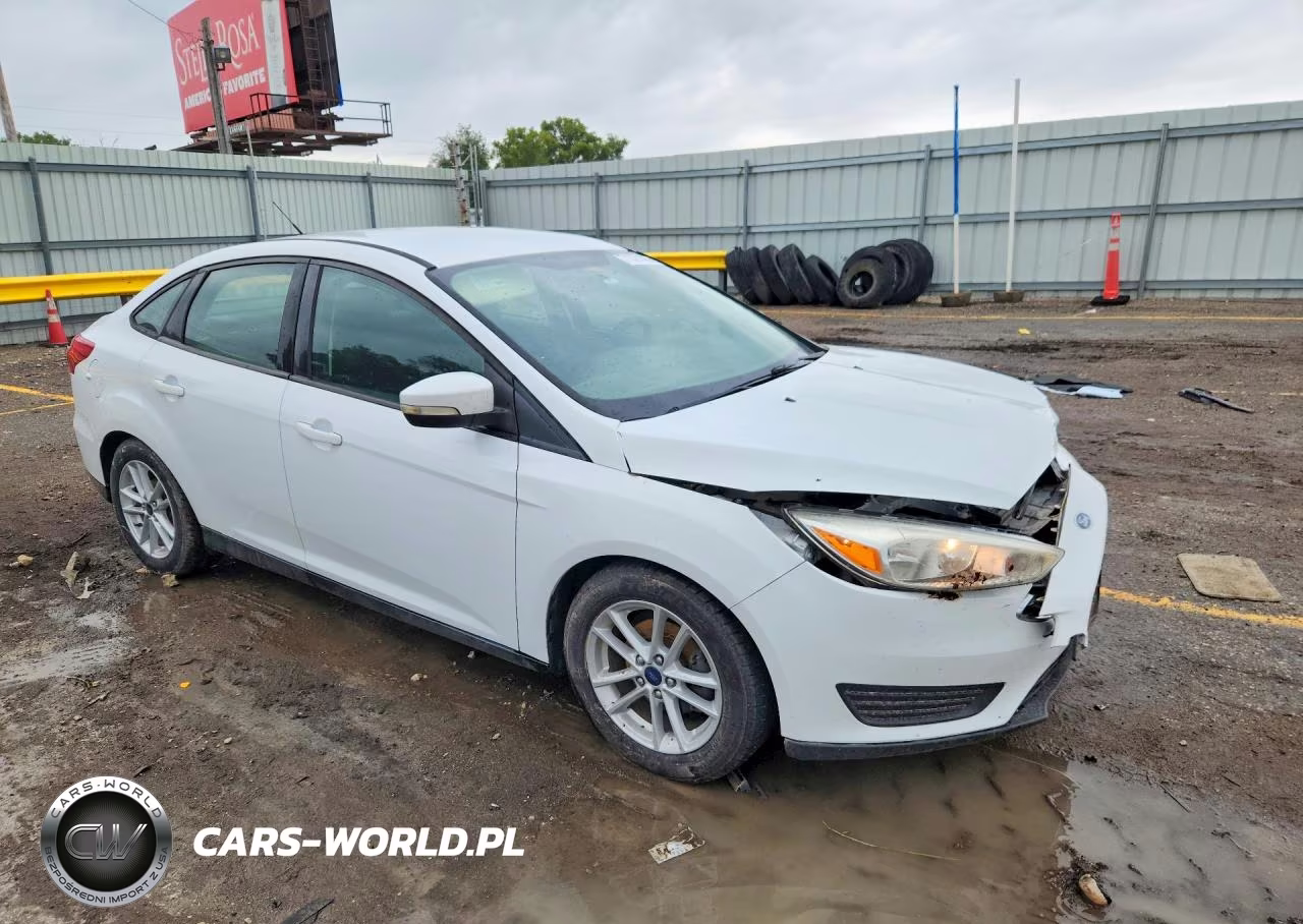 2017 Ford Focus Se VIN:1FADP3F29HL229994 - 4