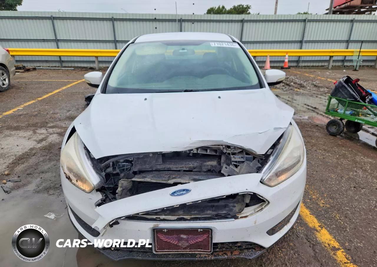 2017 Ford Focus Se VIN:1FADP3F29HL229994 - 5