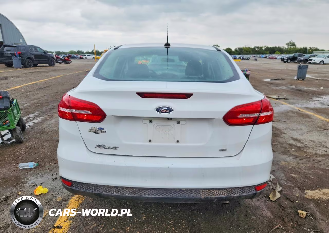 2017 Ford Focus Se VIN:1FADP3F29HL229994 - 6