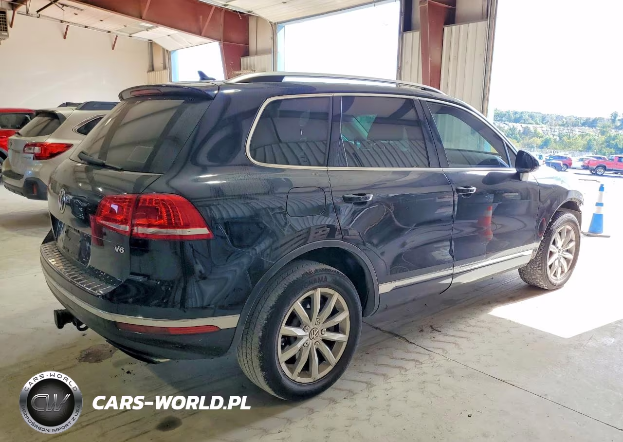 2016 Volkswagen Touareg Sport VIN:WVGEF9BP8GD012916 - 3