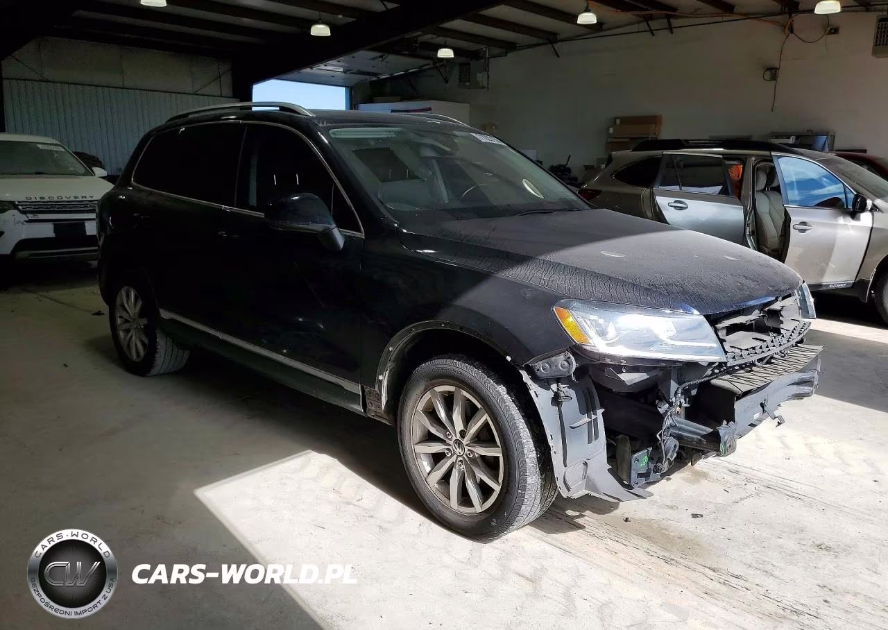 2016 Volkswagen Touareg Sport VIN:WVGEF9BP8GD012916 - 4