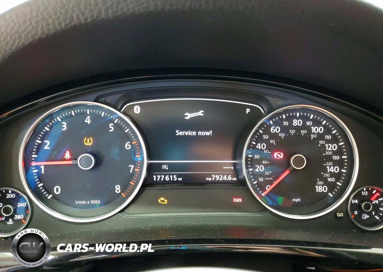 2016 Volkswagen Touareg Sport VIN:WVGEF9BP8GD012916 - 9