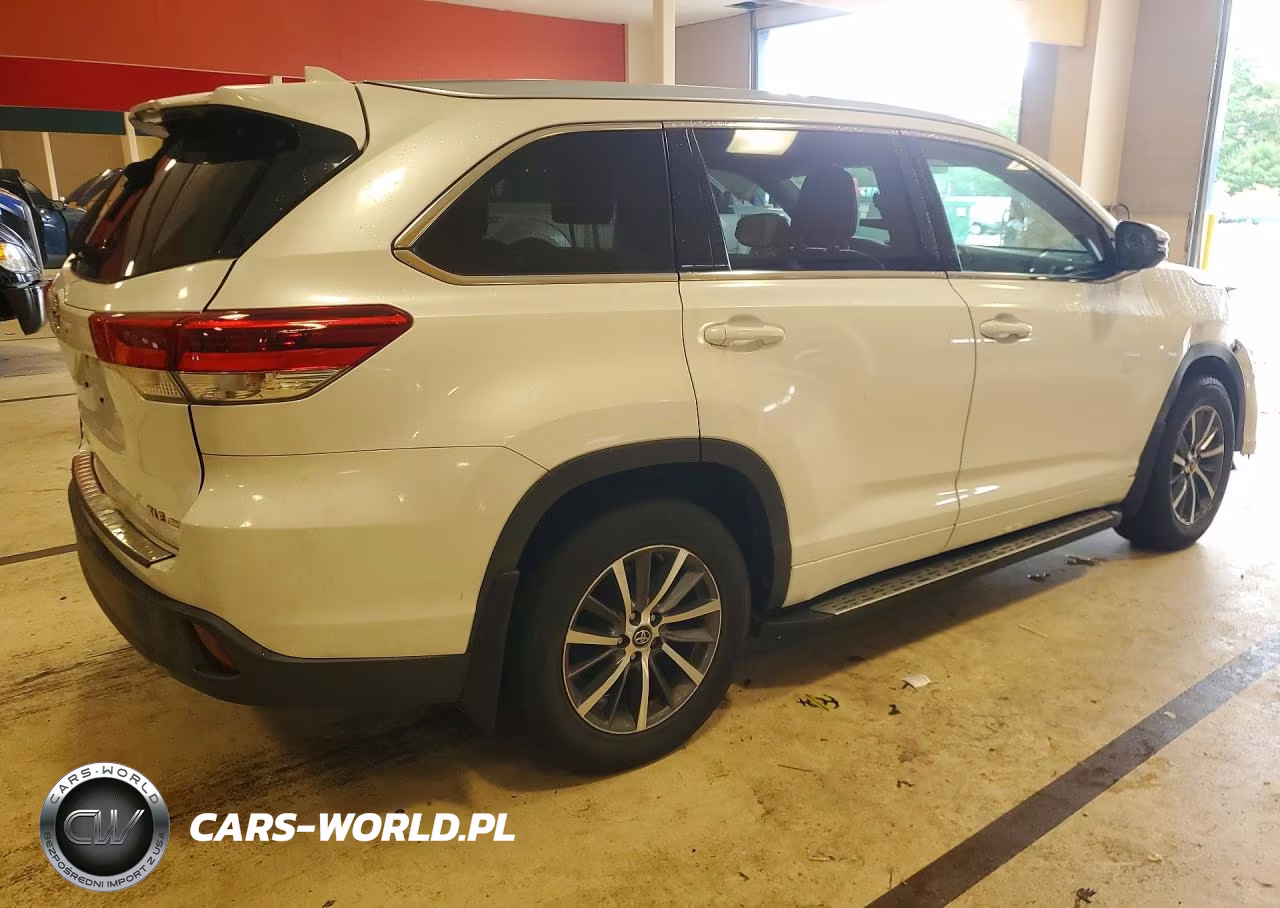 2017 Toyota Highlander Xle VIN:5TDJZRFH9HS477031 - 3