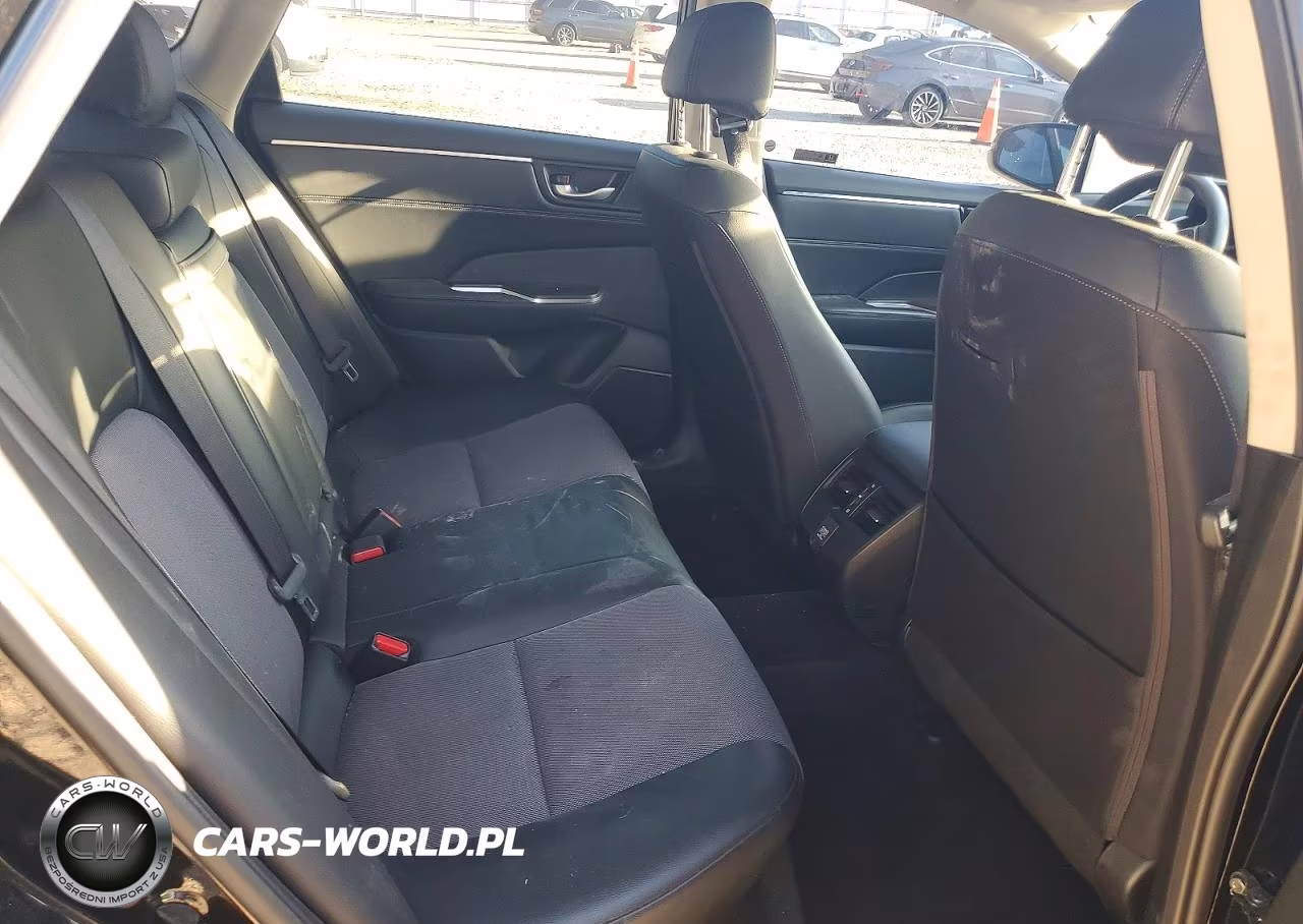 2018 Honda Clarity VIN:JHMZC5F17JC009868 - 10