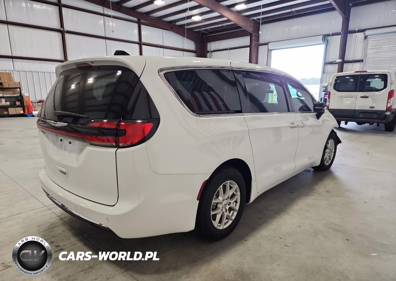 2024 Chrysler Pacifica Touring L VIN:2C4RC1BG2RR195343 - 3