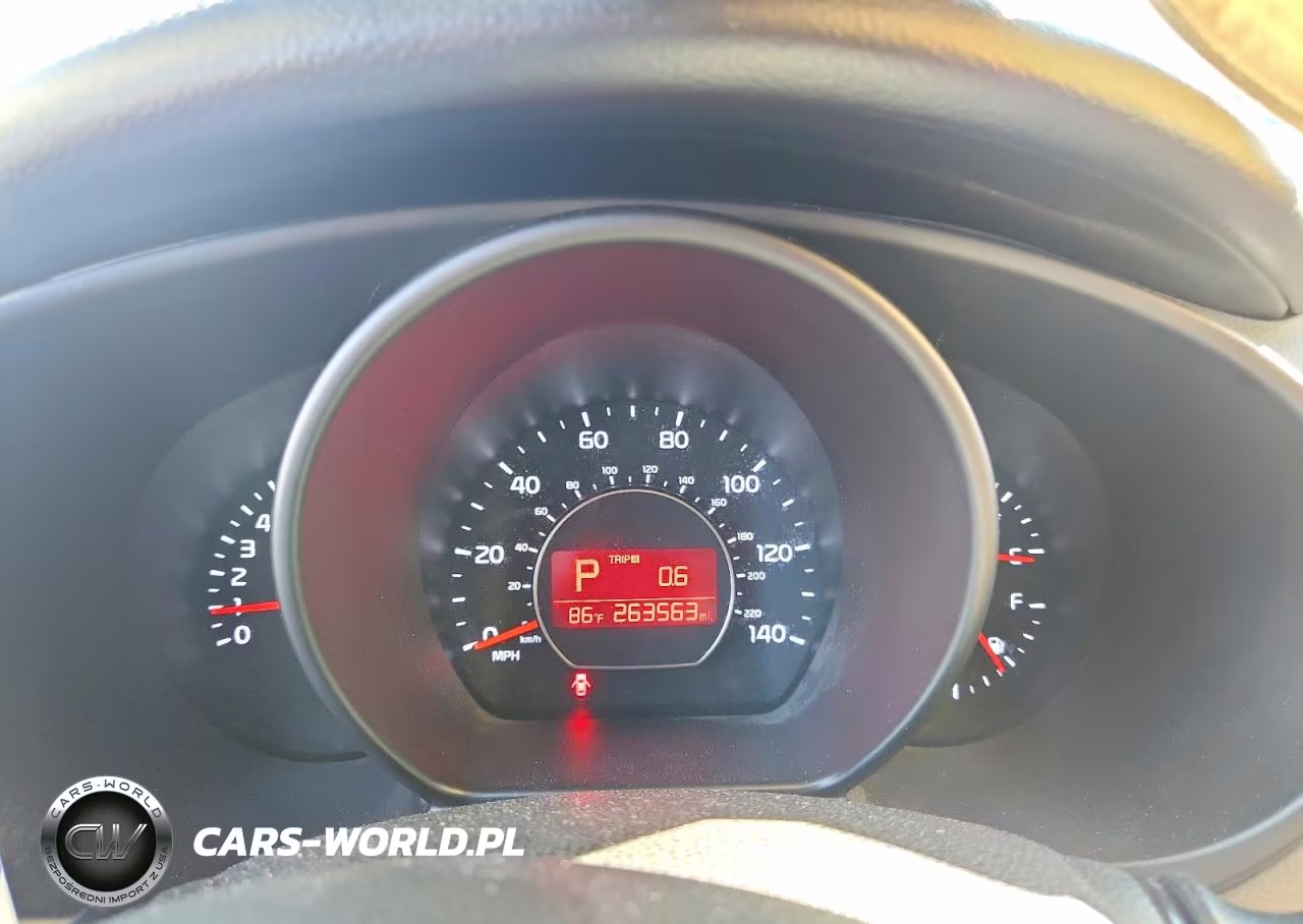 2016 Kia Soul + VIN:KNDJP3A58G7361618 - 9