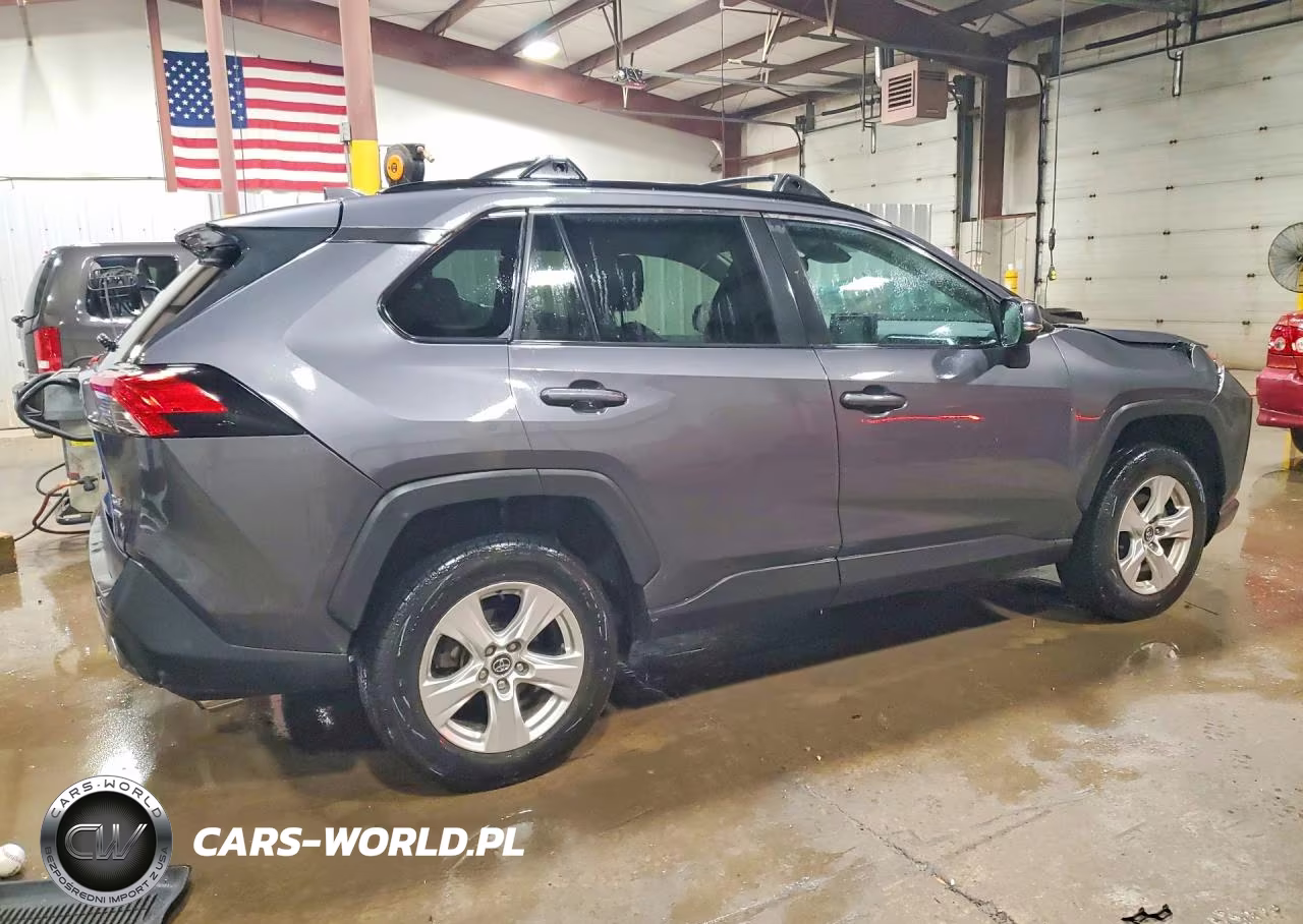 2020 Toyota Rav4 Xle VIN:2T3P1RFV6LW110313 - 3
