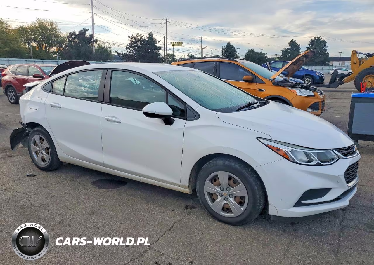 2017 Chevrolet Cruze VIN:3G1BC5SM9HS564532 - 4