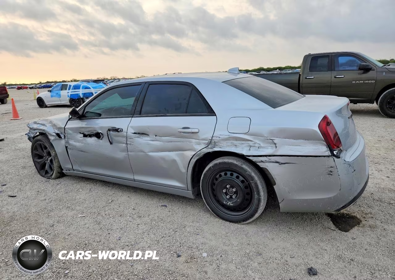 2021 Chrysler 300 Touring VIN:2C3CCAAG9MH512075 - 2