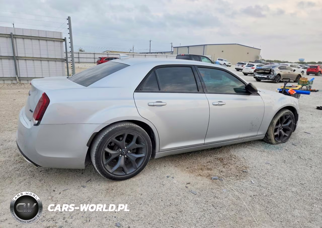 2021 Chrysler 300 Touring VIN:2C3CCAAG9MH512075 - 3