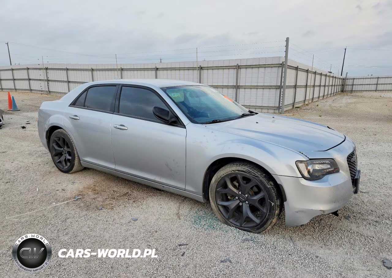 2021 Chrysler 300 Touring VIN:2C3CCAAG9MH512075 - 4