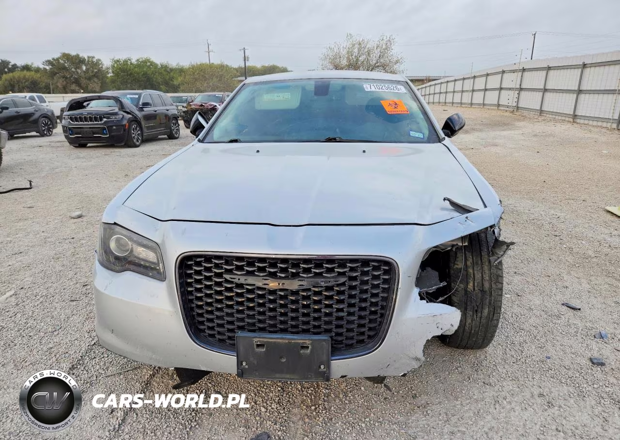 2021 Chrysler 300 Touring VIN:2C3CCAAG9MH512075 - 5