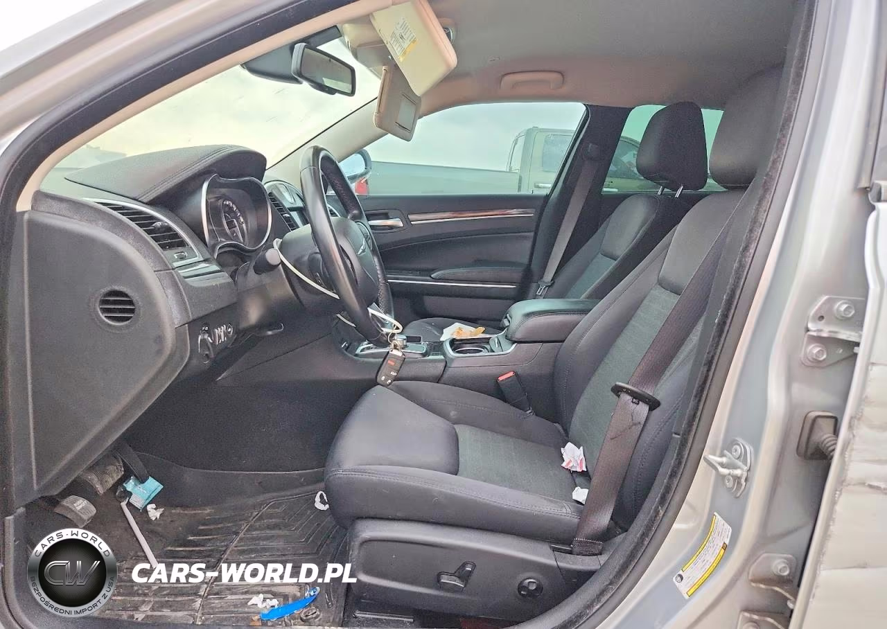 2021 Chrysler 300 Touring VIN:2C3CCAAG9MH512075 - 7